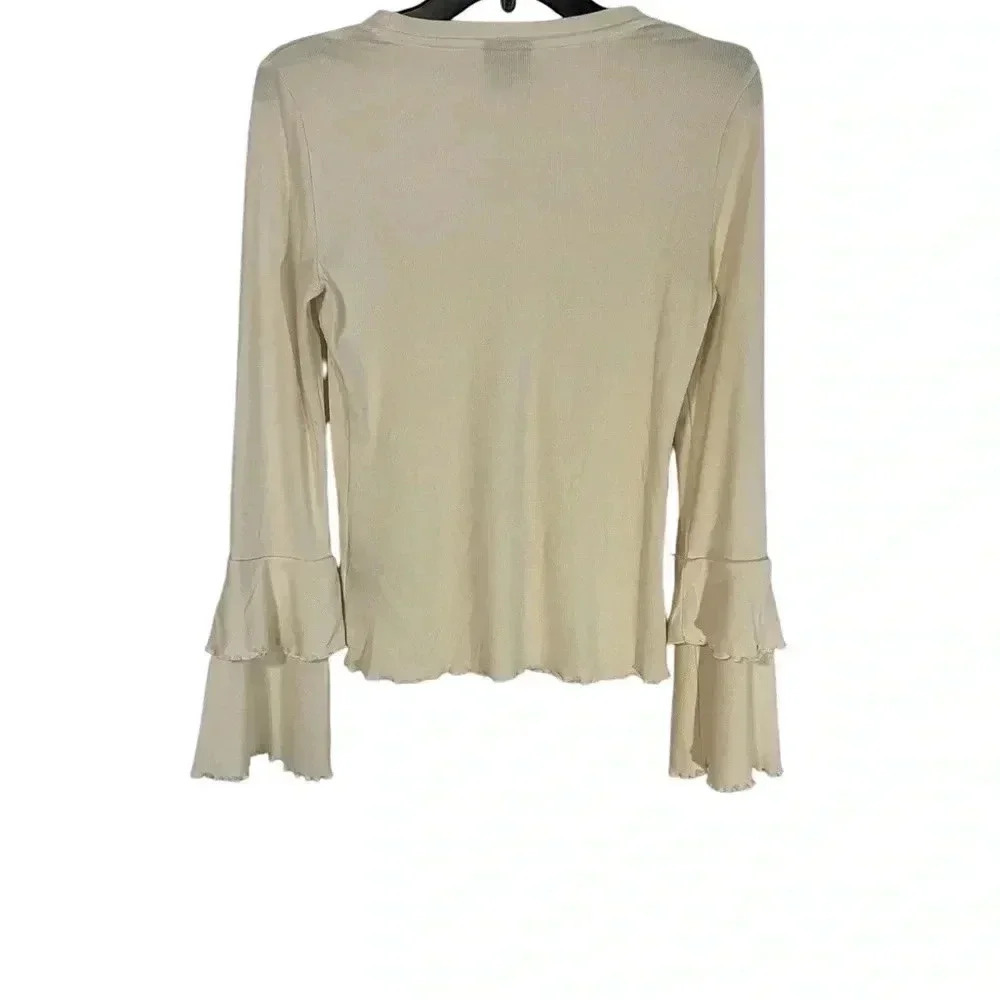 Women’s Nordstrom Rack Private Brand Cream Bell Sleeve Too. Size Medium. - Picture 2 of 3